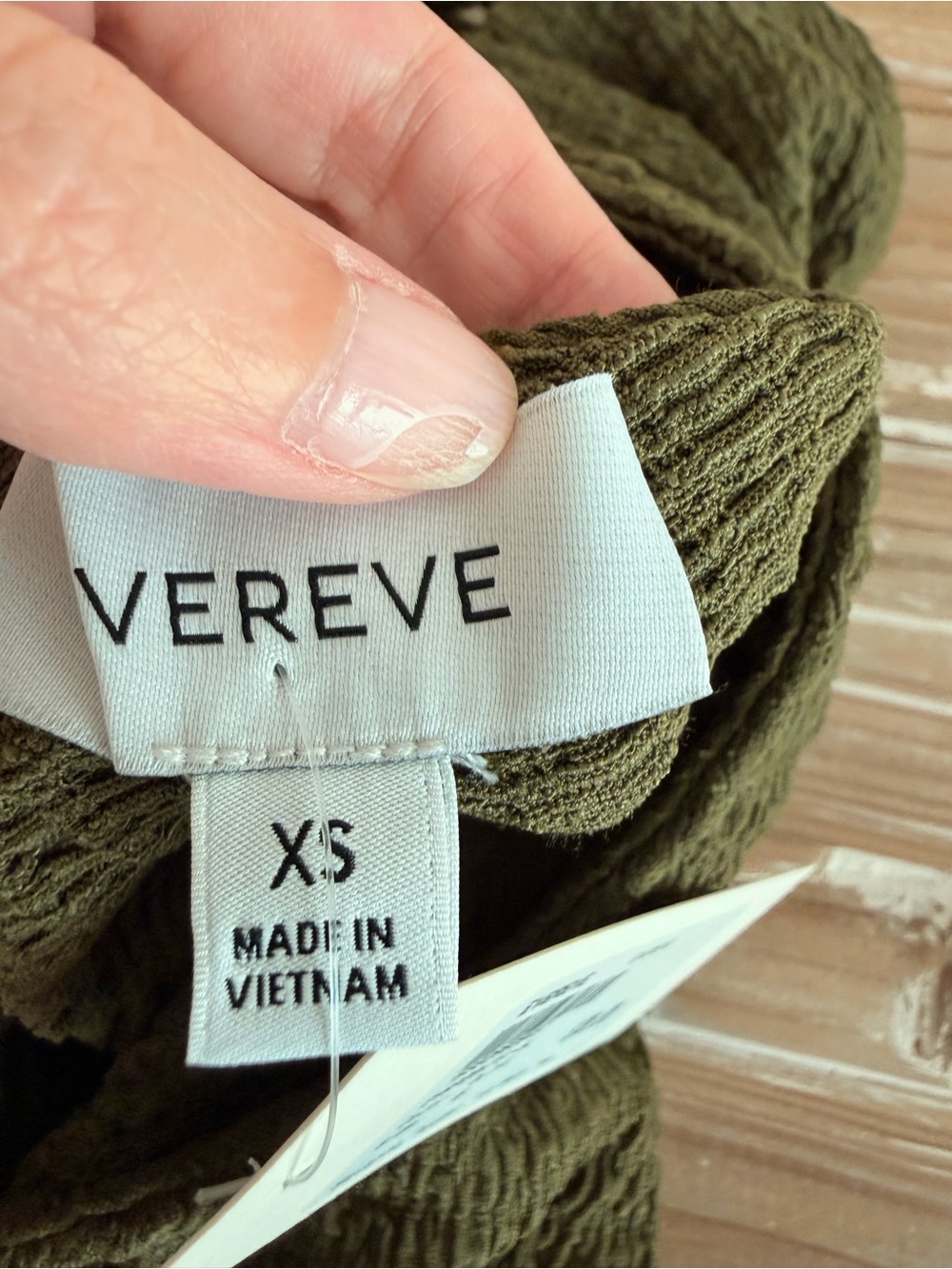 NWT Evereve Savanna Pucker V-Neck Tie Back Textured Top in Olive (Size XS) - Picture 10 of 13
